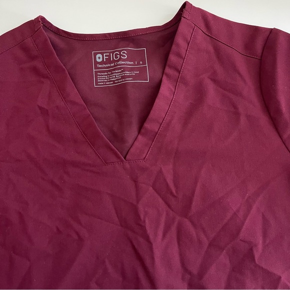 Figs Tops - Figs Women’s Casma‎ 3 Pocket Scrub Top Burgundy Small Nursing healthcare